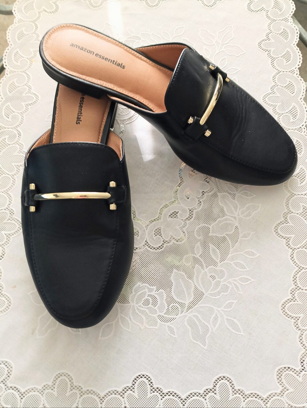 Like New Amazon Essentials Black Mule Flat with Silver Bar Ornament (7)